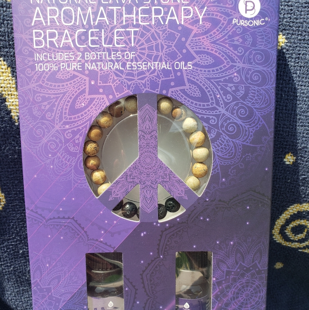 Aromatherapy bracelet w/2 bottles of oil
